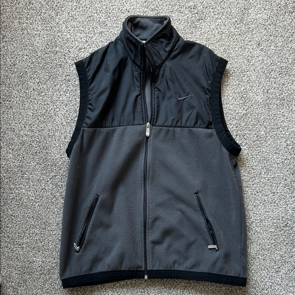 Nike Men's Charcoal and Black Vest